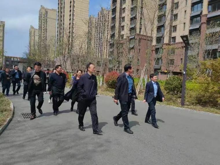 心懷感恩，砥礪前行——街道領(lǐng)導(dǎo)蒞臨東海峪佳苑調(diào)研考察指導(dǎo)物業(yè)工作